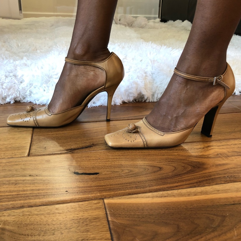 Prada brown / tan pumps